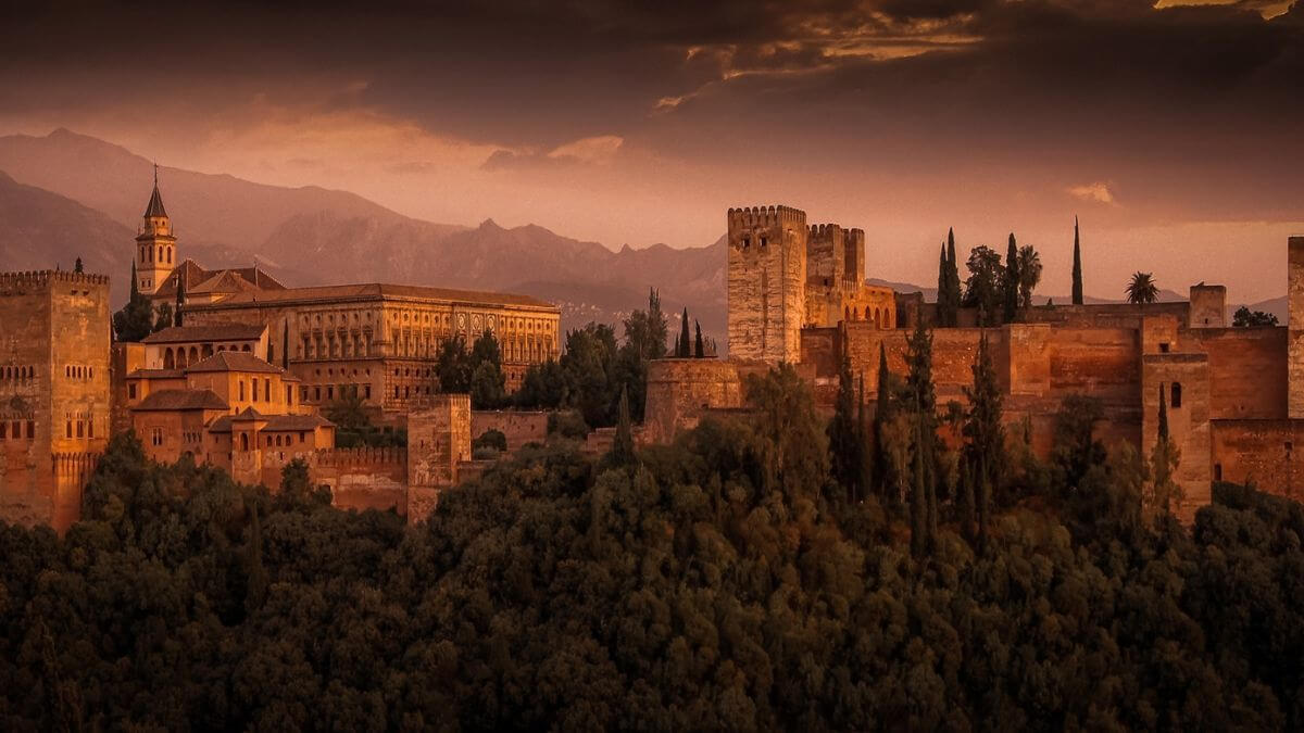 Instituto Hispánico de Murcia - La Alhambra a través de 10 curiosidades