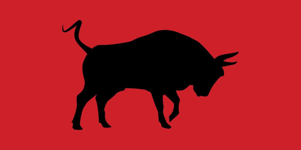 Метафоры, связанные с быками, укоренившиеся в испанском, отражают смелость, усилия, успех и хитрость, обогащая язык выразительными культурными аналогиями.
